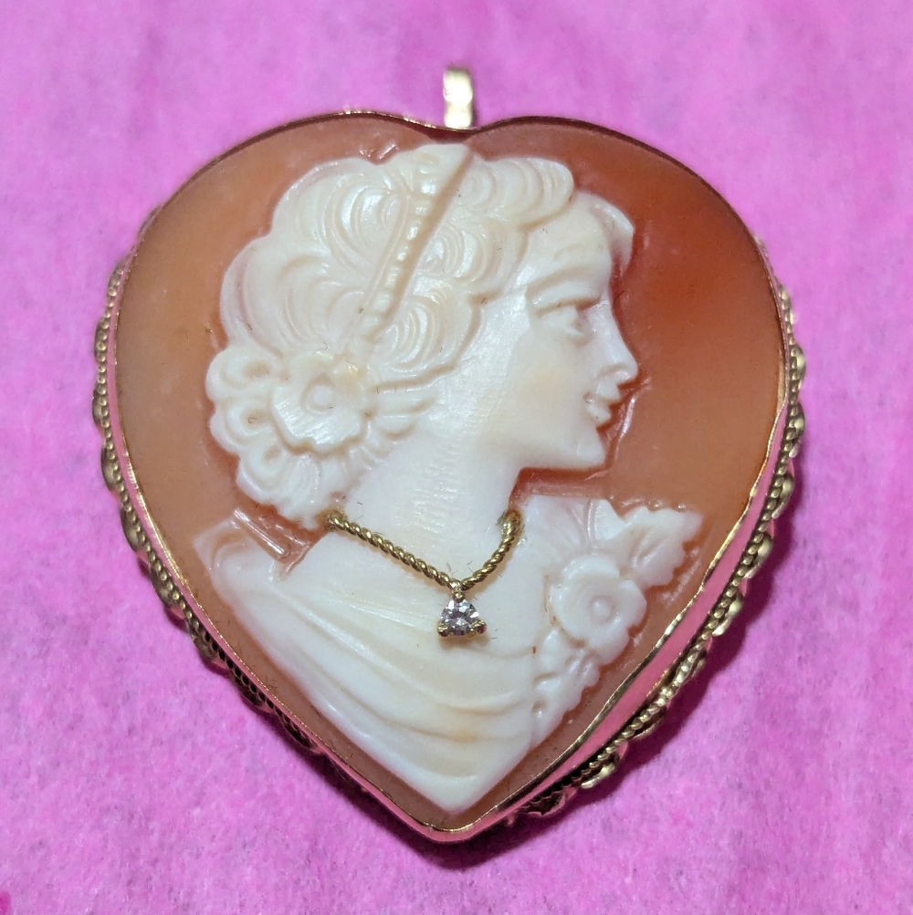 14k Yellow Gold Heart Shaped Cameo Pendant Female with Diamond Necklace Vintage